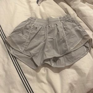 LULU LEMON Hotty hot shorts (size 4)